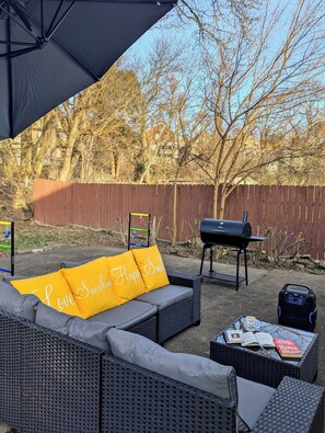 Terrace/patio - Pittsburgh #GoadLife - Local Art - Family/Dog/Business Friendly - Patio BBQ (Pittsburgh)