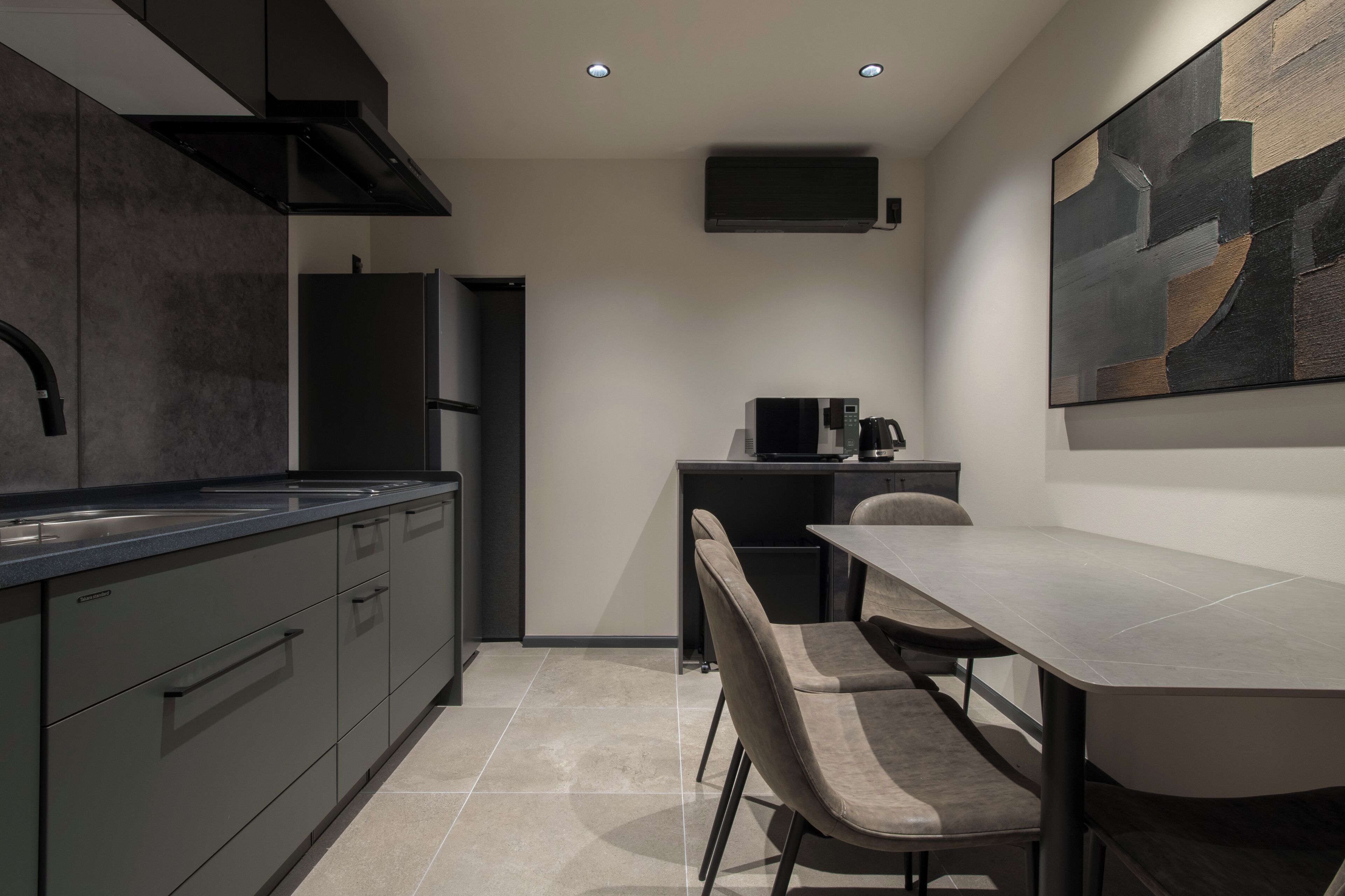 Family Quadruple Room | Dining room