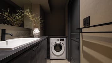 Family Quadruple Room, City View | Bathroom | Shower, free toiletries, slippers, shampoo