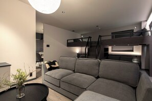 Kamar Quadruple Keluarga | Area keluarga | Smart TV 62-inci dengan saluran TV digital