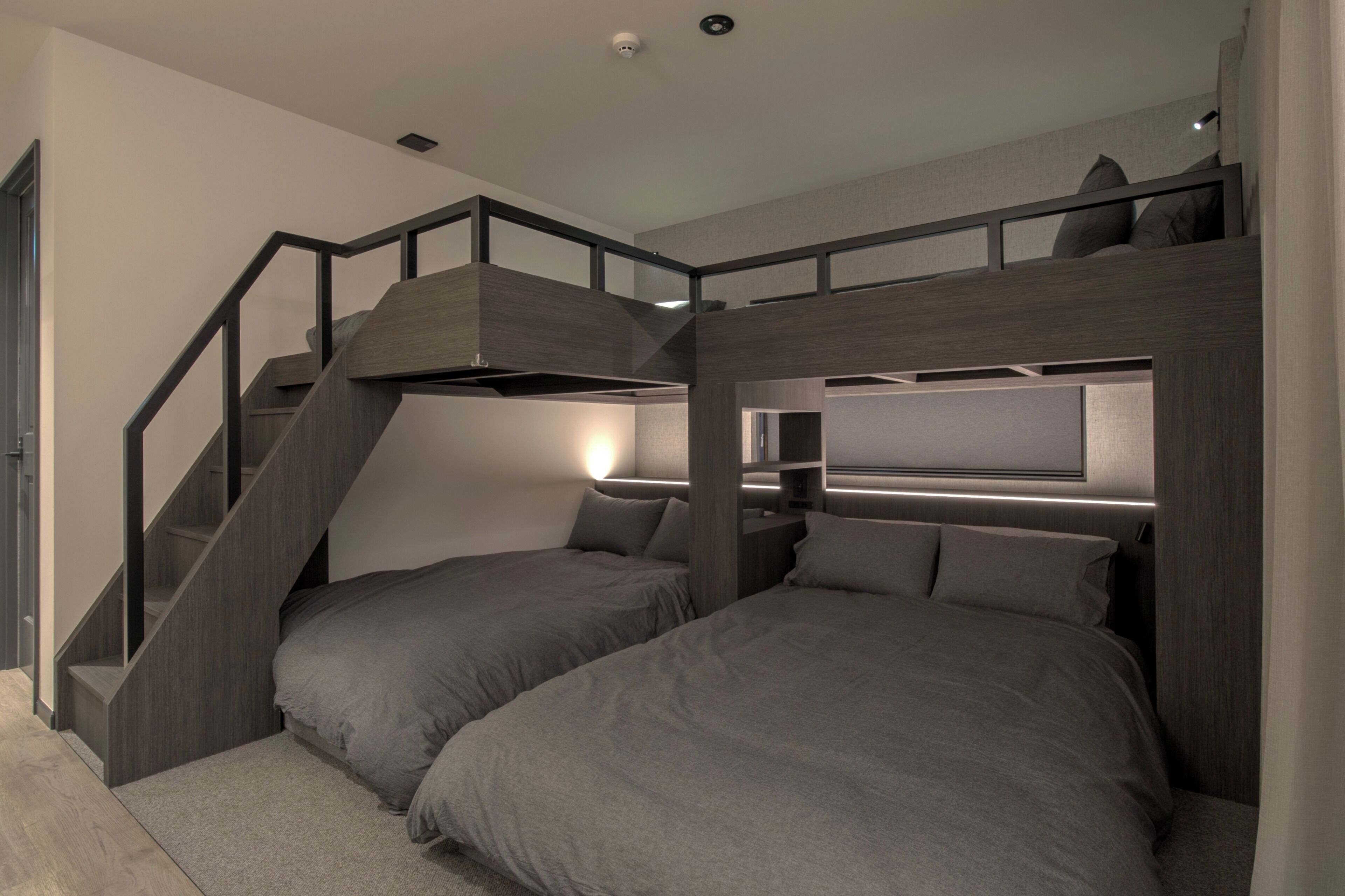 Habitación cuádruple familiar | Wifi gratis y ropa de cama