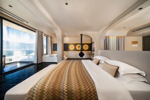 Superior Studio Suite | Premium bedding, down comforters, free minibar items