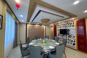 Restaurant - Bazhou Hotel (Urumqi)
