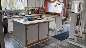 Micro-ondes, four, plaque de cuisson, lave-vaisselle