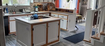 Charming 3-bedroom farmhouse with AC, WiFi in Burns