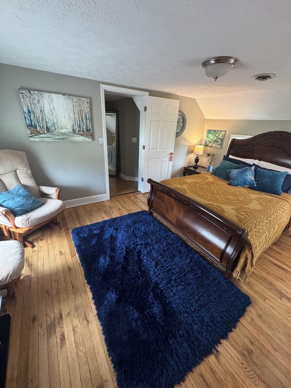 3 bedrooms, desk, iron/ironing board, free WiFi