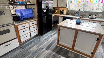 Micro-ondes, four, plaque de cuisson, lave-vaisselle