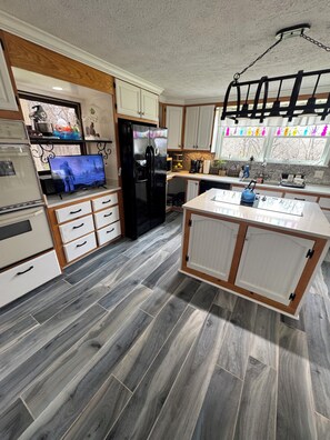 Micro-ondes, four, plaque de cuisson, lave-vaisselle