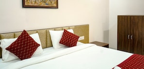 Premium bedding, memory foam beds, individually furnished, desk