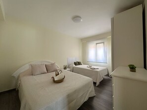 3 chambres, fer et planche à repasser, draps fournis