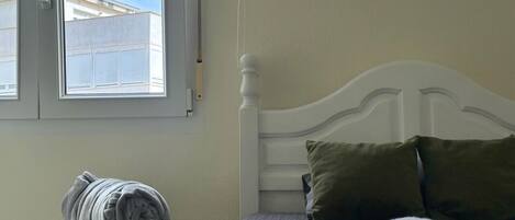 3 chambres, fer et planche à repasser, draps fournis