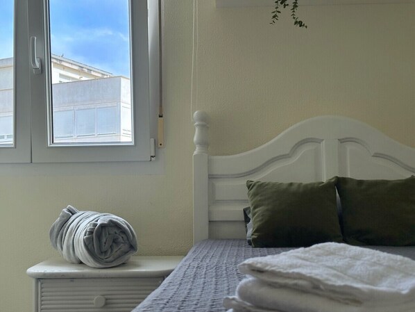 3 chambres, fer et planche à repasser, draps fournis