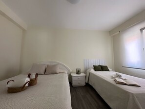 3 slaapkamers, een strijkplank/strijkijzer, beddengoed