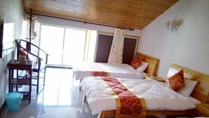 A room with three wooden beds, a staircase, and a large window. - Xuancheng Airitang Inn (Jing County)