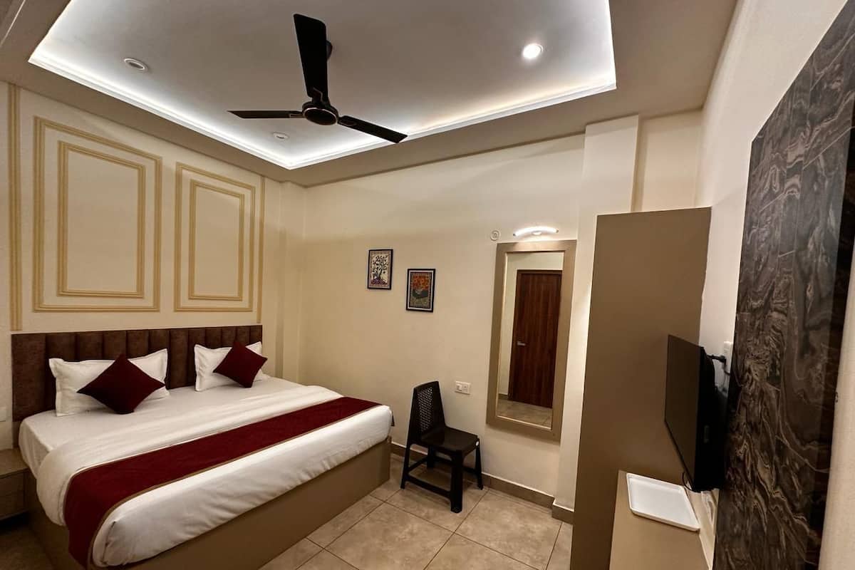 Deluxe Double Room | Free WiFi, bed sheets