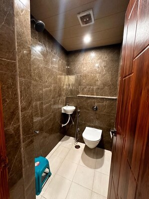 Chambre Double Deluxe | Salle de bain