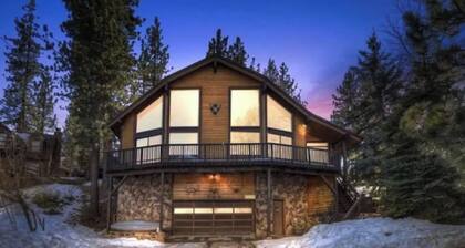 Charming Lakeside Retreat