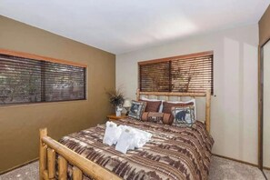 Comfort Cabin, 4 Bedrooms, Fireplace, Lake View