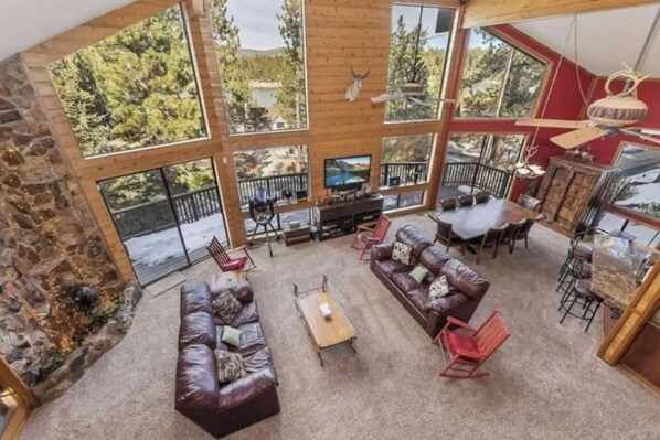 Comfort-Ferienhütte, 4 Schlafzimmer, Kamin, Seeblick | Wohnzimmer