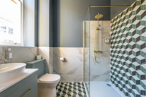 Superior Apartment | Bathroom