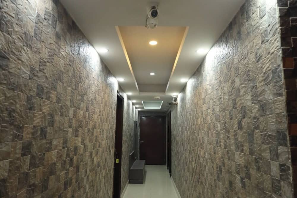 Hotel The Paramont Plaza IGI Airport