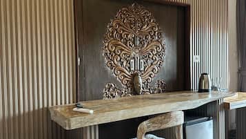 King Room with Balcony | Bed sheets