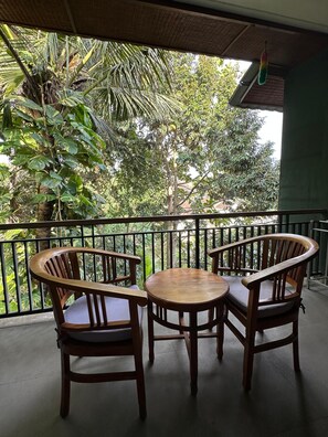 Deluxe Double with Balcony | Terrace/patio - Mandala Homestay  (Ubud)