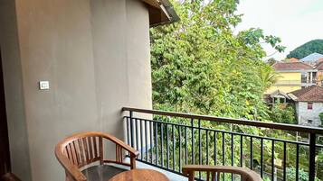 King Room with Garden View | Terrace/patio