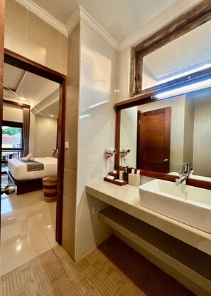 King Room with Garden View | Bathroom - Mandala Homestay  (Ubud)