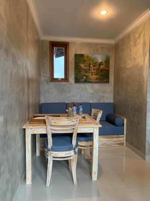 Suite, 1 King Bed | In-room dining