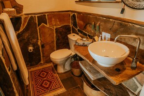 Dusche, kostenlose Toilettenartikel, Haartrockner, Seife