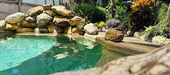 Mossman Exchange & Backpacker Resort