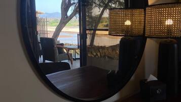 Desk, free WiFi