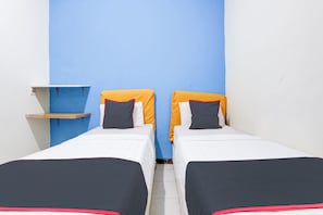 Chambre Deluxe avec lits jumeaux | Coffres-forts dans les chambres, Wi-Fi gratuit, draps fournis