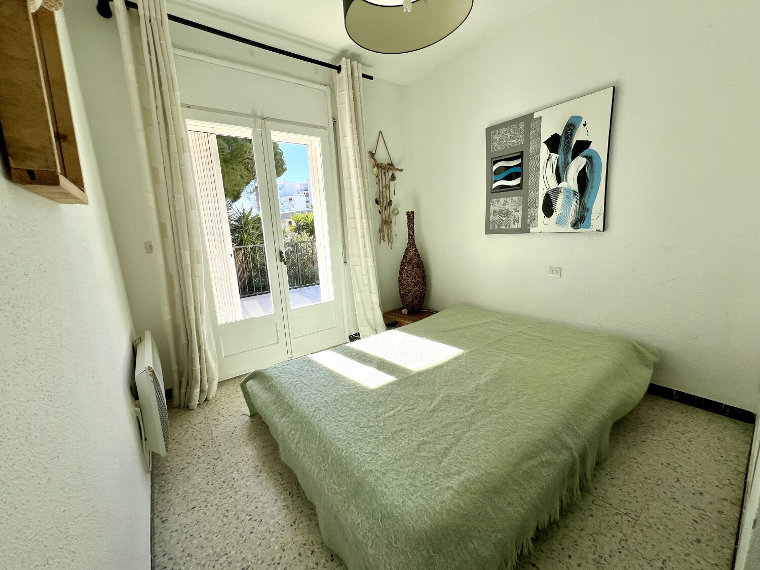 4 bedrooms, travel crib, WiFi
