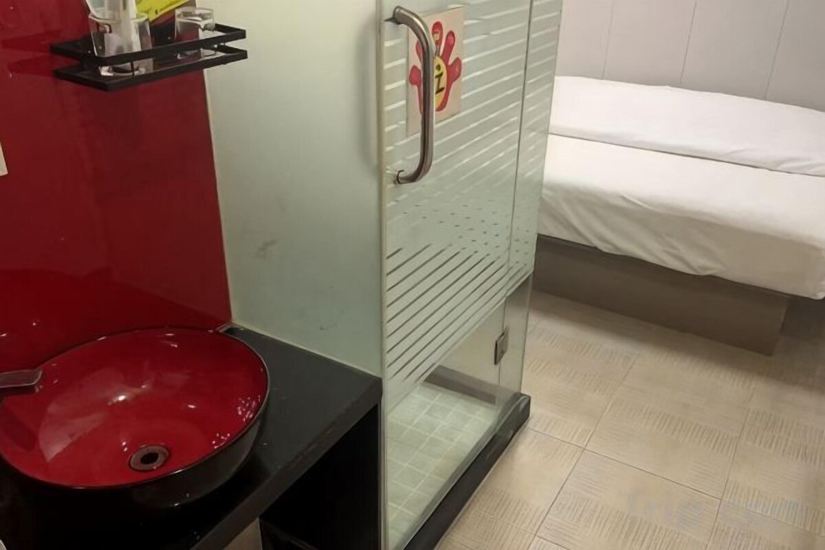 Business Room (Double Bed)
