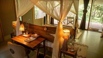 Desk, free WiFi, bed sheets