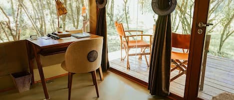 Desk, free WiFi