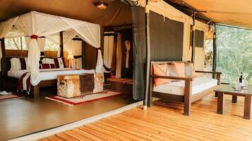 Minibar, desk, free WiFi, bed sheets