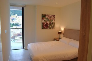 2 slaapkamers, een bureau, een strijkplank/strijkijzer, gratis wifi