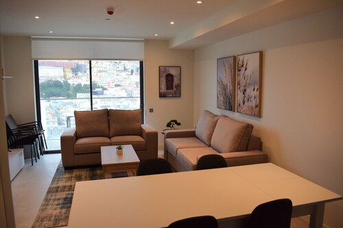 15th floor luxury 2 bedroom apartment