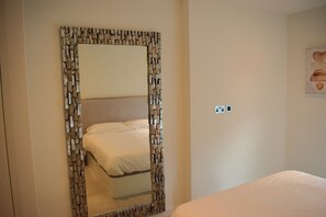 2 chambres, bureau, fer et planche à repasser, Wi-Fi gratuit