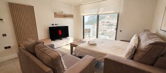 15th floor luxury 2 bedroom apartment