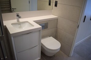 Sèche-cheveux, serviettes fournies