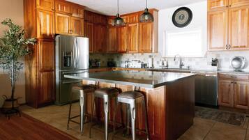 Køleskab, mikrobølgeovn, ovn, kogeplade