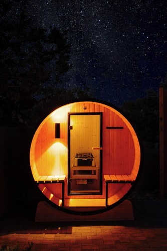 Lux Casa HotTub + Sauna w/ Mtn Views, DT 10mins