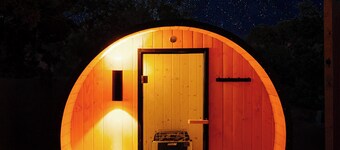 Lux Casa HotTub + Sauna w/ Mtn Views, DT 10mins