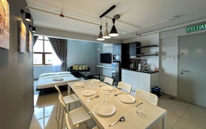 Deluxe Duplex, City View | Private kitchen | Mini-fridge, microwave, stovetop, electric kettle - Pinnacle Kelana Jaya by Airhost  (Petaling Jaya)