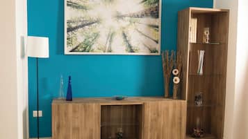 32-inch Smart TV with digital channels, streaming services