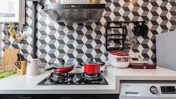Family Apartment, City View | Private kitchen